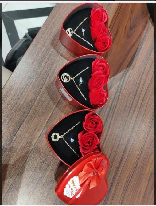 Red Heart Gift Box – Jewelry & Roses