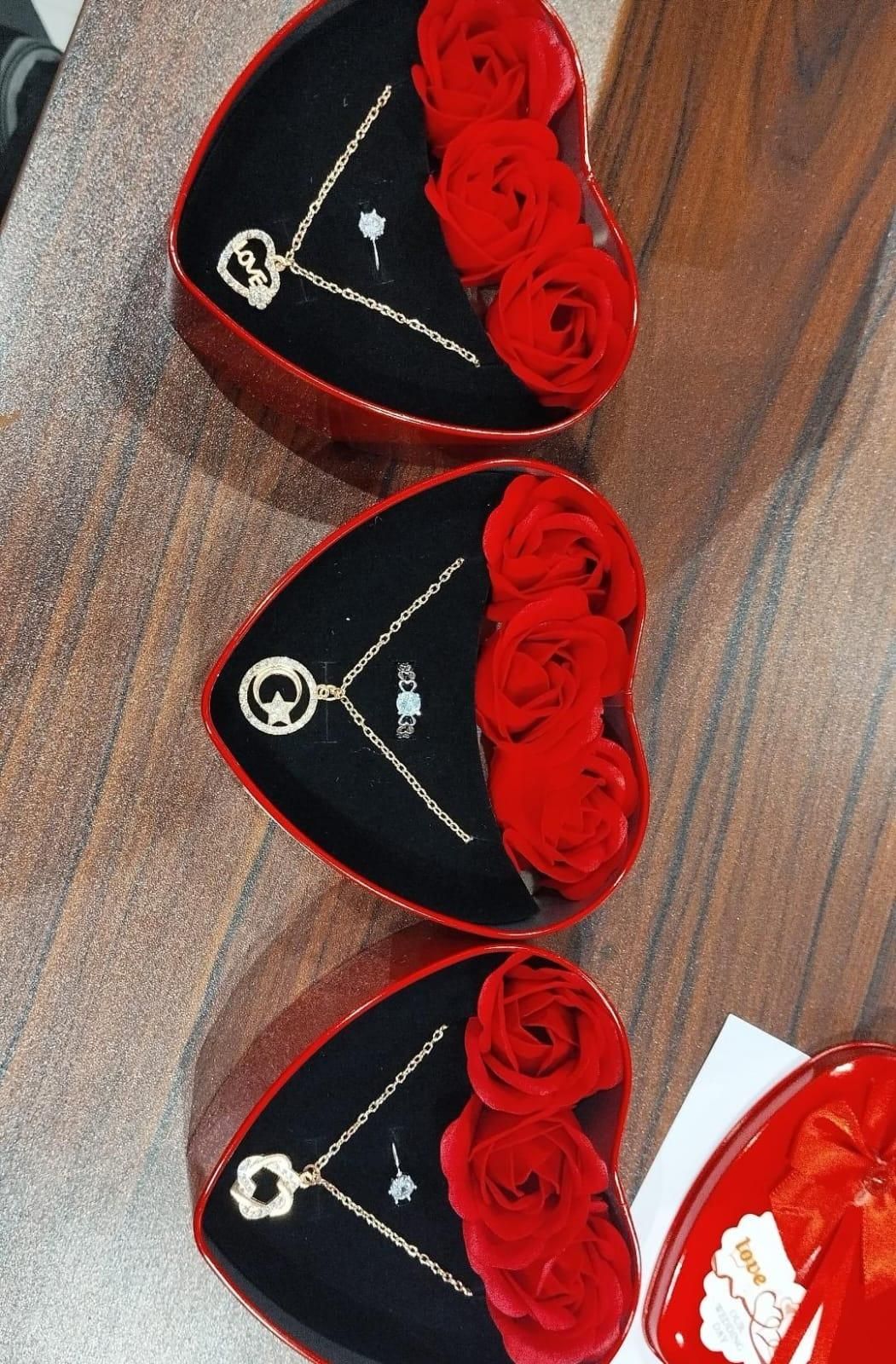 Red Heart Gift Box – Jewelry & Roses